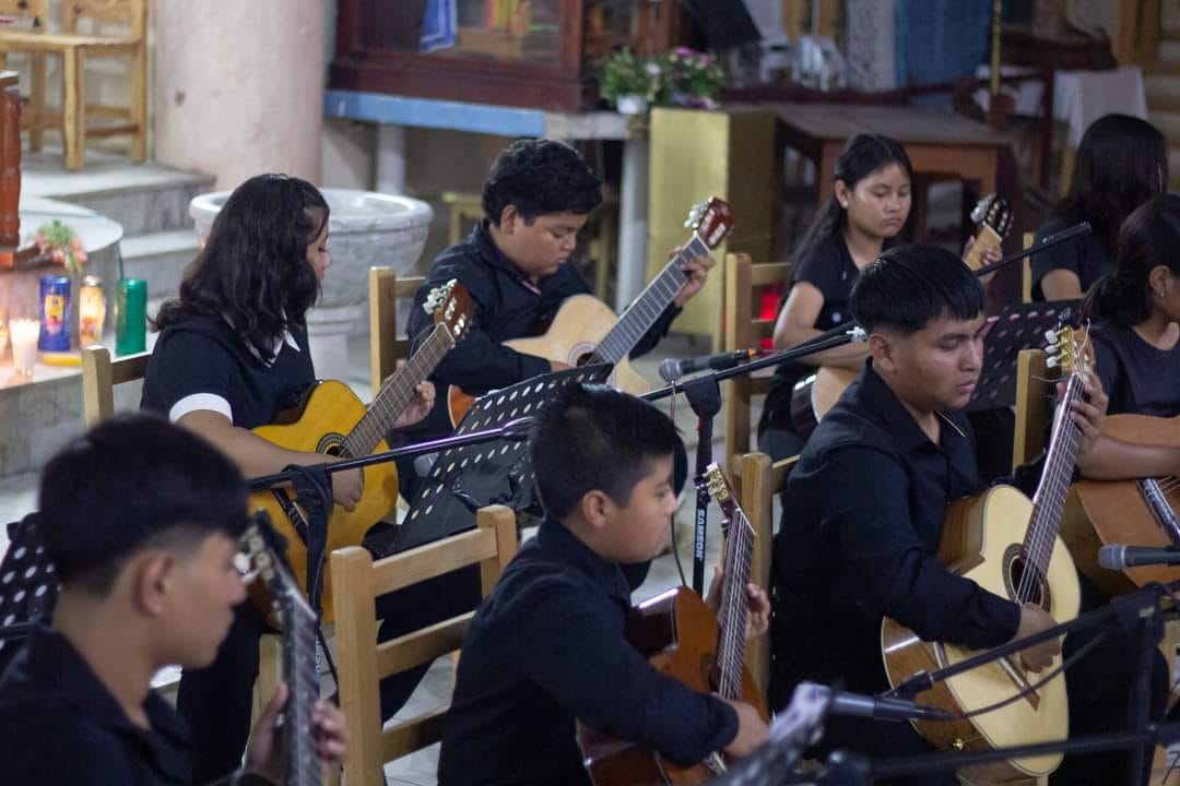 Orquesta de Guitarras “Mekahuehuetl”