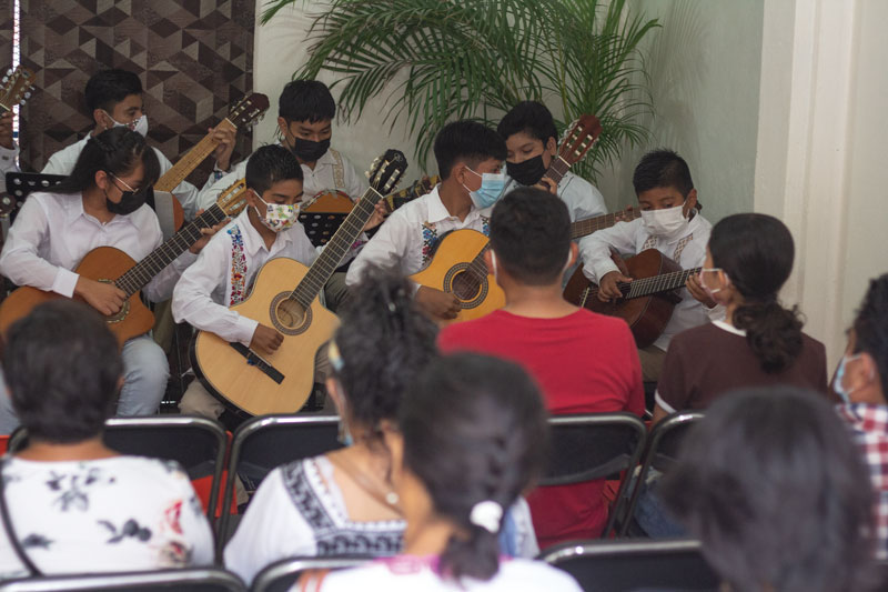 Orquesta de Guitarras “Mekahuehuetl” en la Biblioteca Cultural Comunitaria