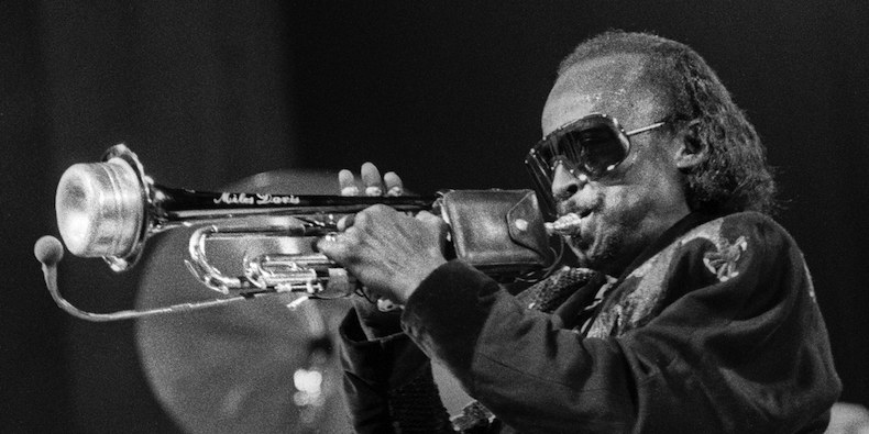 El Padre del Jazz Moderno  "Sé lo que he hecho por la música, pero no me llaman "leyenda". Simplemente me llaman Miles Davis"