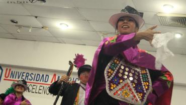 La música, los colores y el folklor del Perú y Guerrero en Acapulco