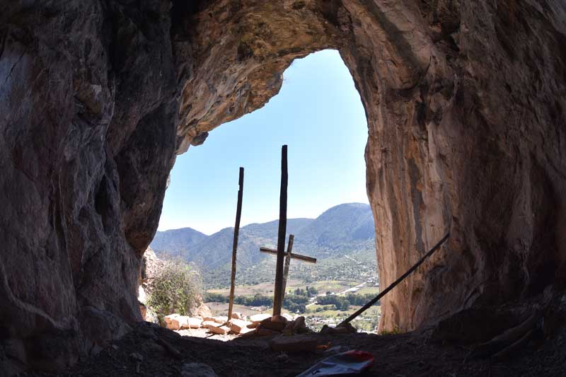 Vista desde el interior de la cueva ubicada en la Kawa Laki