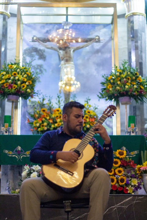 Música Mexicana para Guitarra - Fotografía "Ojo de la Montaña"