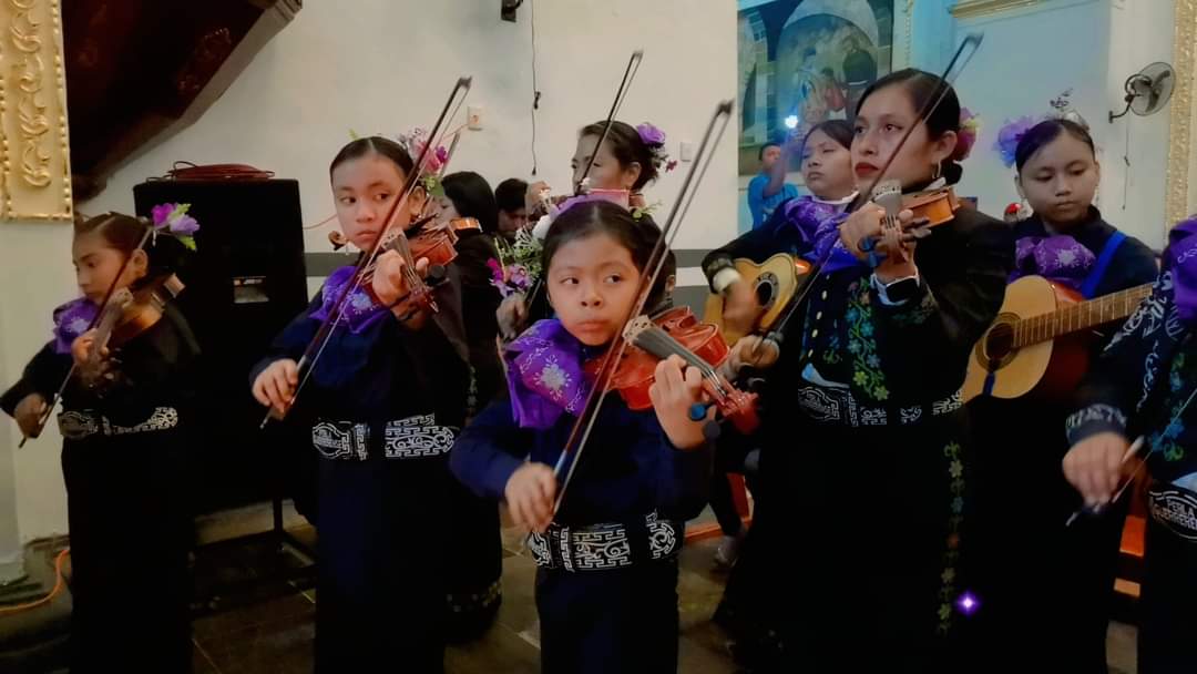 Mariachi Femenil Perla Guerrerense