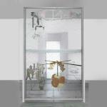 La obra El gran vidrio, de Marcel Duchamp, compuesta por dos grandes paneles de vidrio intervenidos con formas geométricas, líneas, polvo, láminas metálicas y elementos mecánicos que representan simbólicamente a la novia y los solteros.