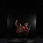 Víctor y Ruvén se presentan en el escenario; ella baila flamenco mientras él interpreta el fagot durante su gira por México.