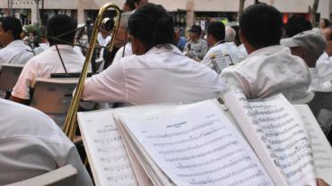 Comienza la temporada de "Viernes de Danzón" en el zócalo de Acapulco