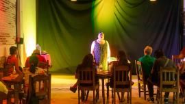 La reina solo, obra teatral actuda por Carlos Casanni